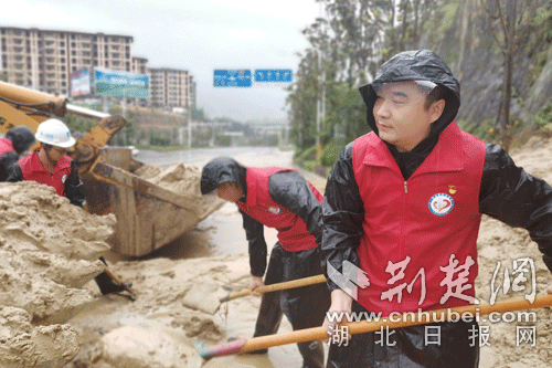 |恩施抗洪抢险前线 有这样一群“雷神山建设者”