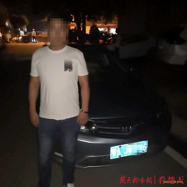 |两男子同桌饮酒后驾车回家，同一地点相继被查
