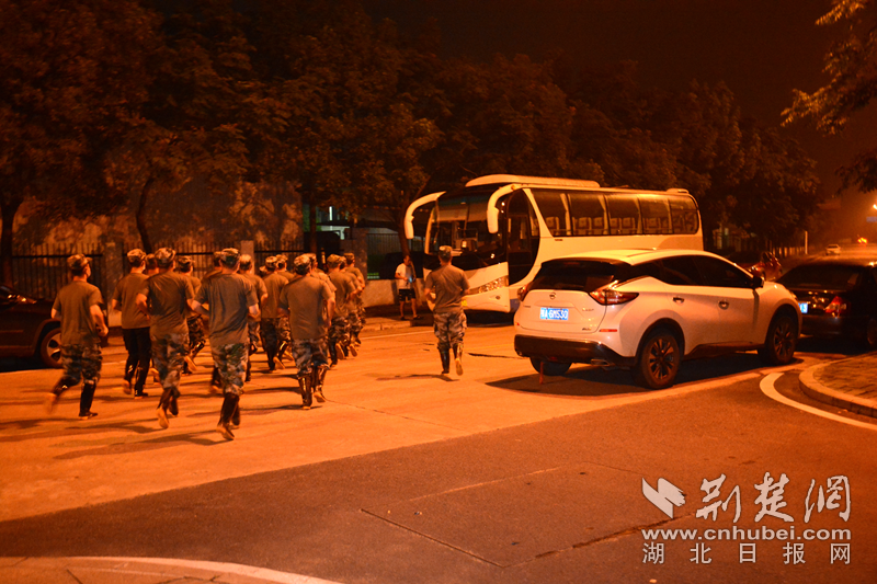 |59秒！武汉沌口民兵火速集结 星夜驰援抗洪一线