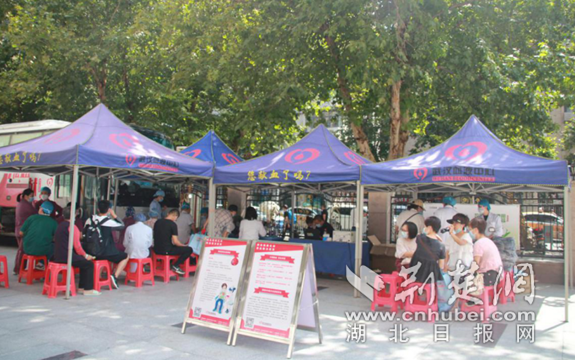 |用热血守护生命！武汉市第一医院近百位医护人员献血25000毫升