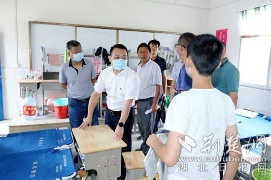 | 黄石市税务局：驻村救灾践初心 结对帮扶担使命