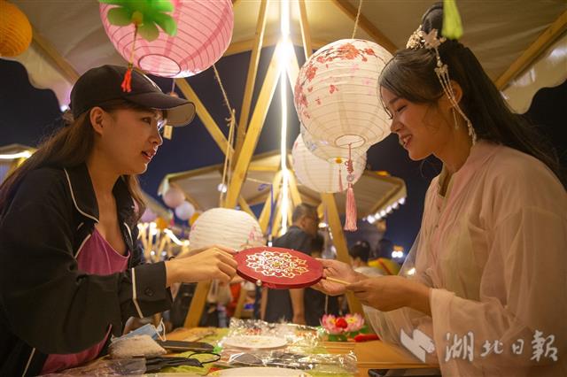 |点亮“八点半” 激活夜经济