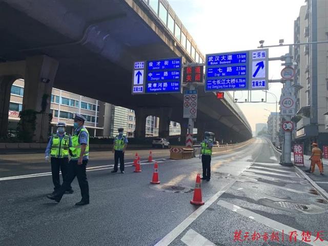 |明早经过竹叶山立交的司机注意，工作日早高峰1小时3条匝道禁行，建议这样走