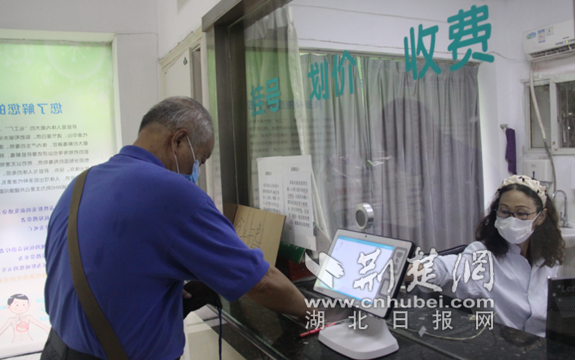 |武汉市金银潭医院开展“世界肝炎日”主题义诊活动