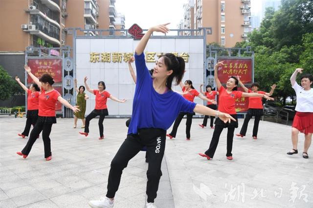 |中国文联文艺志愿者体验式直播推介湖北 3小时百万网友围观