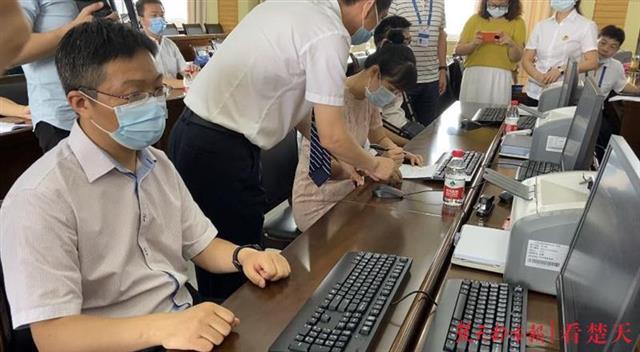 |3677人报名、476人“中签”，江岸区民办初中小升初电脑摇号结果出炉