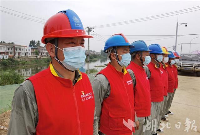 |张勇：“慢哥”巡堤护电记（图）