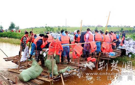 |蕲春抢险人员鏖战三天三夜 成功处置管涌险情