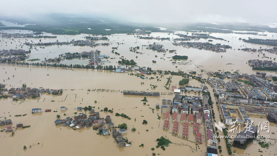 |国网武汉供电公司40台变压器驰援江西鄱阳抗洪救灾