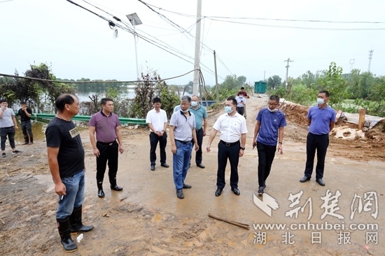 | 黄石市税务局：驻村救灾践初心 结对帮扶担使命