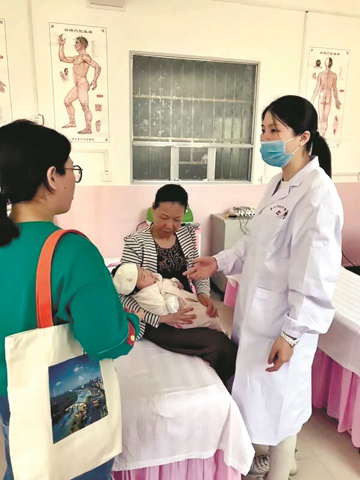 |携一枚银针 跋山涉水为村民做针灸治疗 来凤大山里来了位杭州好医生