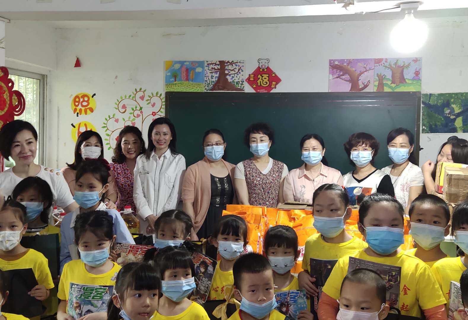 |“她力量”点燃希望火种 湖北省女企业家关爱特殊家庭孩童