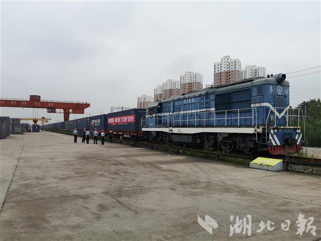 |宜昌首开至成都沿江班列