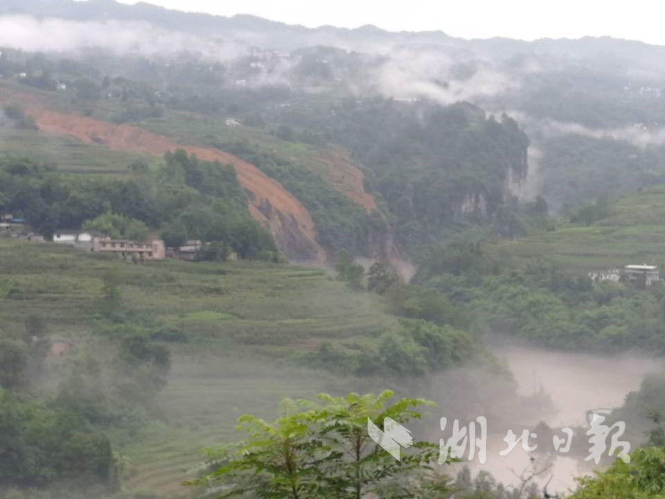 |恩施堰塞湖水位下降明显直击清江上游沙子坝滑坡垮塌现场