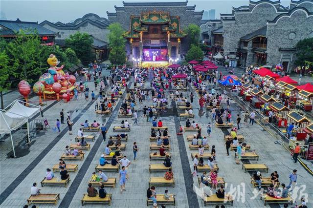 |武汉园博园汉口里竹床文化节吸引游人