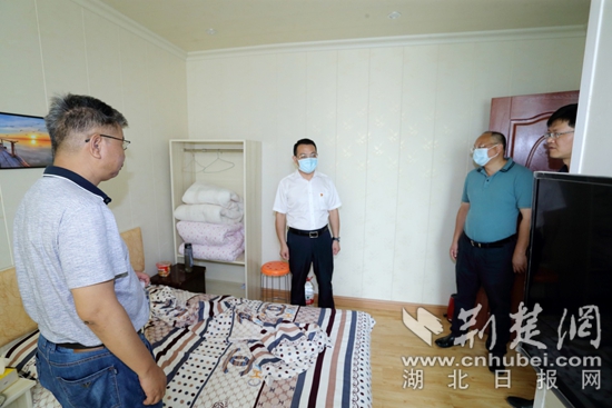 | 黄石市税务局：驻村救灾践初心 结对帮扶担使命