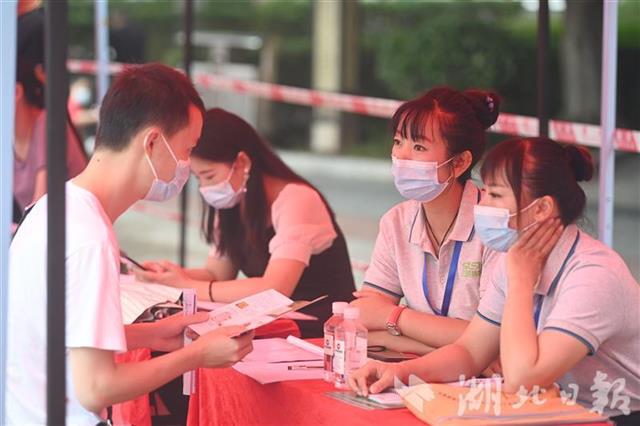 |西陵为民营企业举办专场招聘会