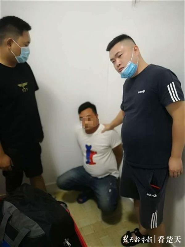 |男子乘人不备多次顺走手机，还巧言骗走健身教练电动车