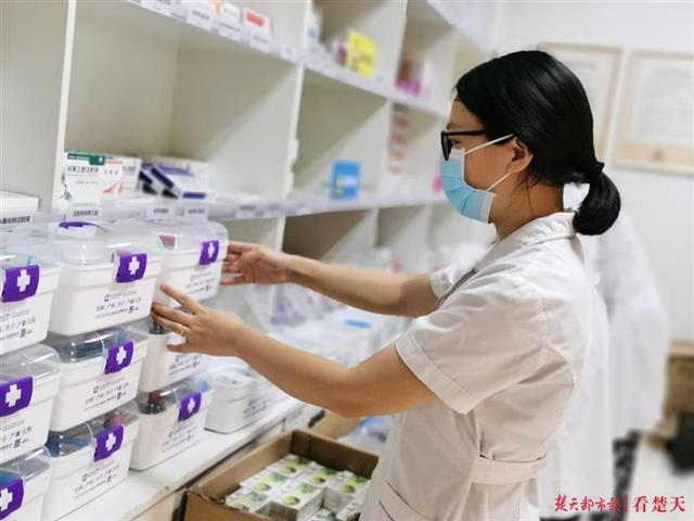 |洪山区卓刀泉街把“爱心医疗礼包”送到武金堤