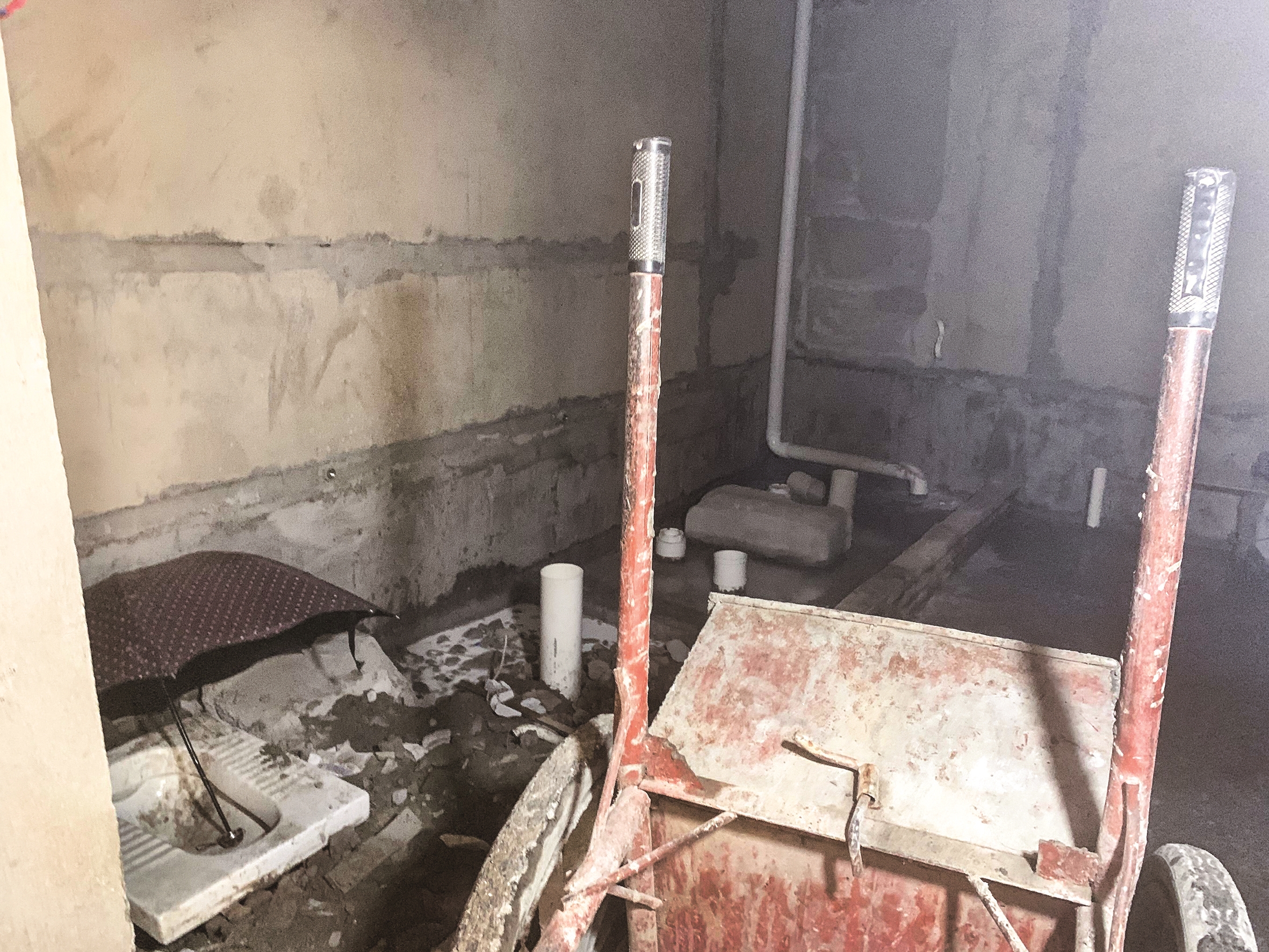 |商铺委托出租竟被改造成卫生间