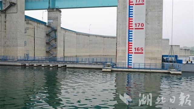 |丹江口水库今年首次开闸泄洪