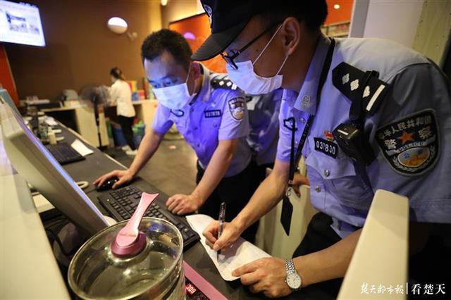 |武汉出动1.2万警力开展治安整治，一晚拘留各类嫌疑人330名