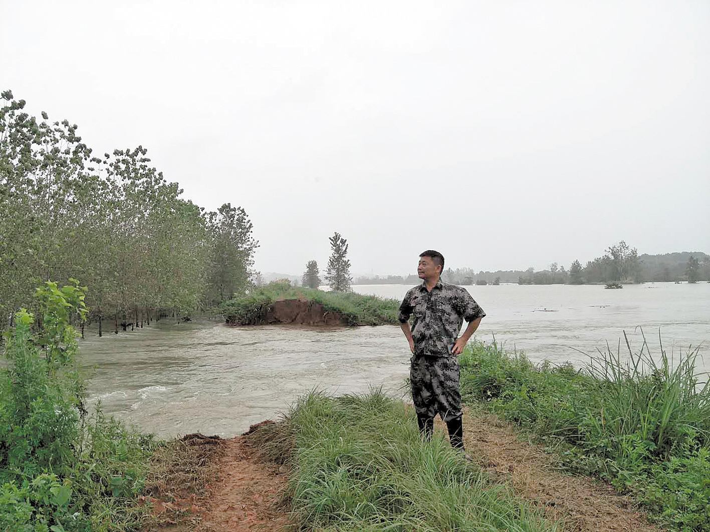 阳新富河一处溃口，造成6000多人受灾1.29万亩农田被淹