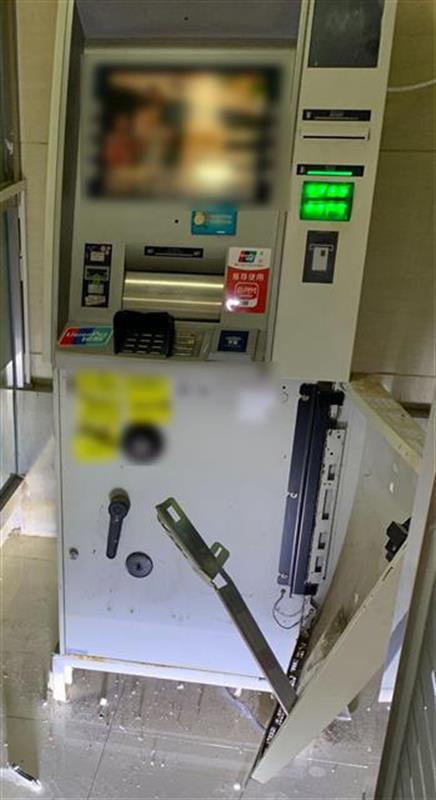 |男子手持铁棍撬盗银行ATM机后知难而退，6小时后民警将其擒获