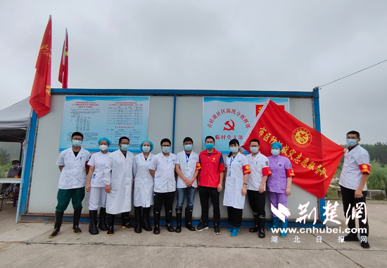 |黄冈市中心医院：为沿江干堤值守人员“送医送药送物资”