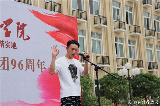 |提前实习、面试演练，这所学校58名学生签约武汉铁路局