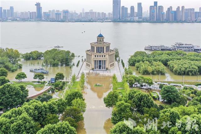 |汉口江滩建成后首次过水行洪
