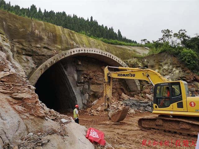 |全线3座隧道贯通宜昌江城大道工程向年底结构贯通冲刺