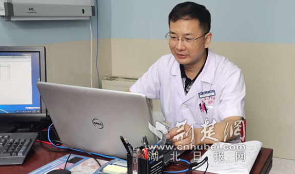 |武汉专家为荆州患者远程打开脑起搏器