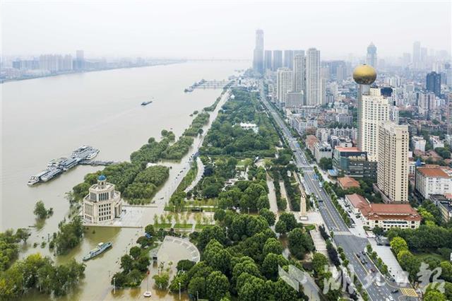 |汉口江滩建成后首次过水行洪