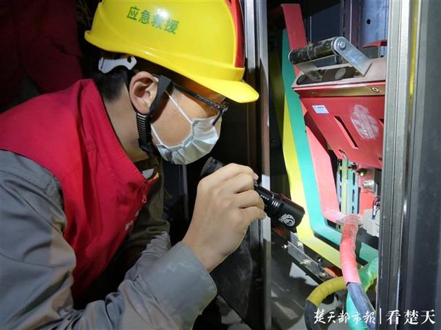 |武汉供电驰援恩施抢险排涝，这个停电2天小区恢复供电