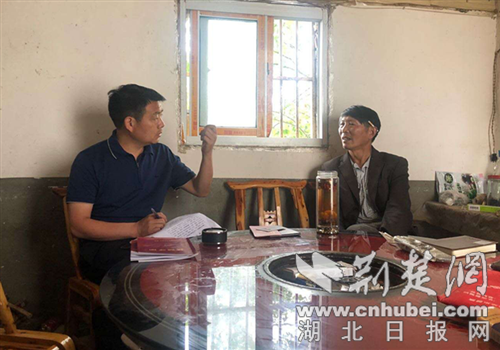 |93名保康城管人深入扶贫村开展入户走访