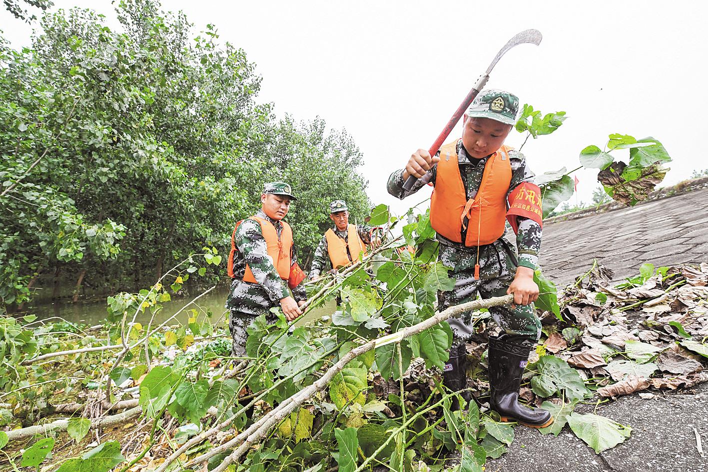 |咸安脱贫户主动报名巡堤查险