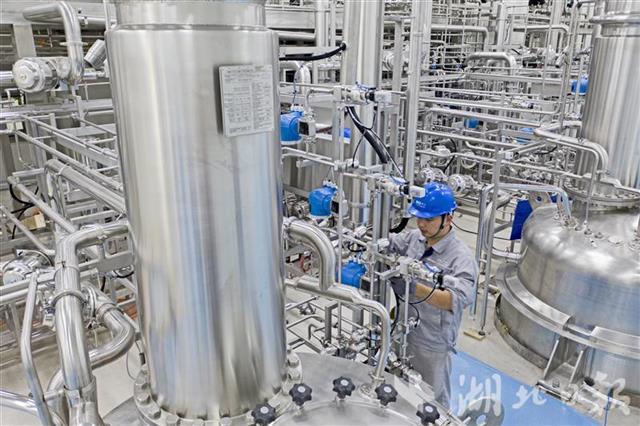 |上半年，宜都56个5000万元以上产业项目建成投产