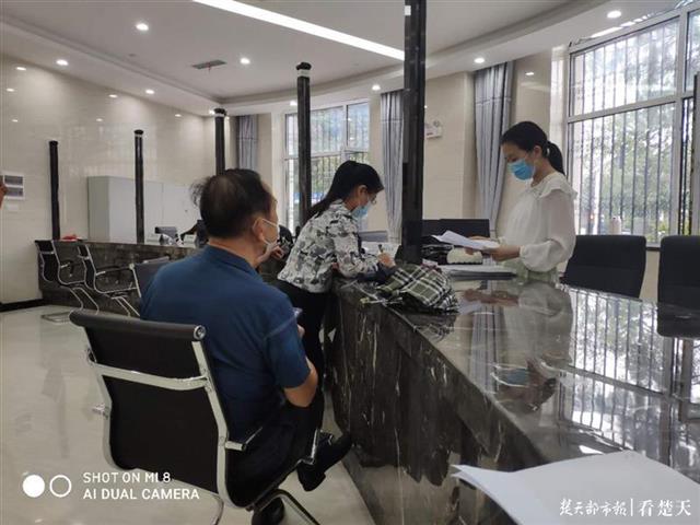 |武汉中院刚柔相济，15天帮当事人追回近亿元债权