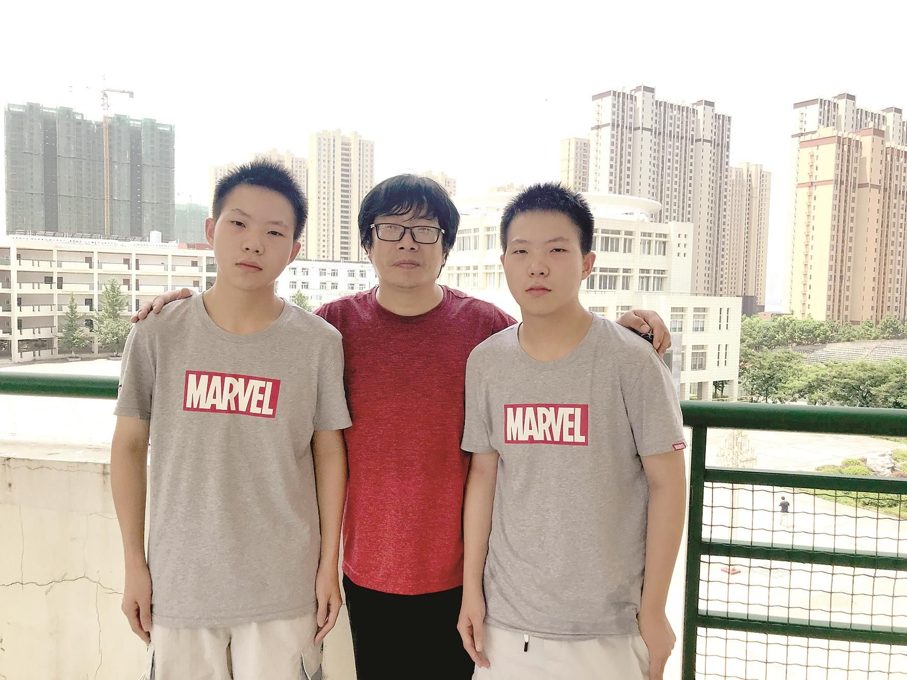 |考前像是有心灵感应 武汉一对双胞胎兄弟理科都考了664分