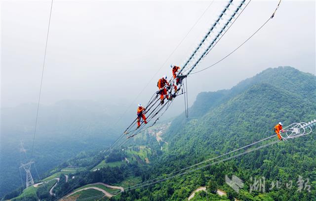 |恩施江坪河水电站输电线路竣工