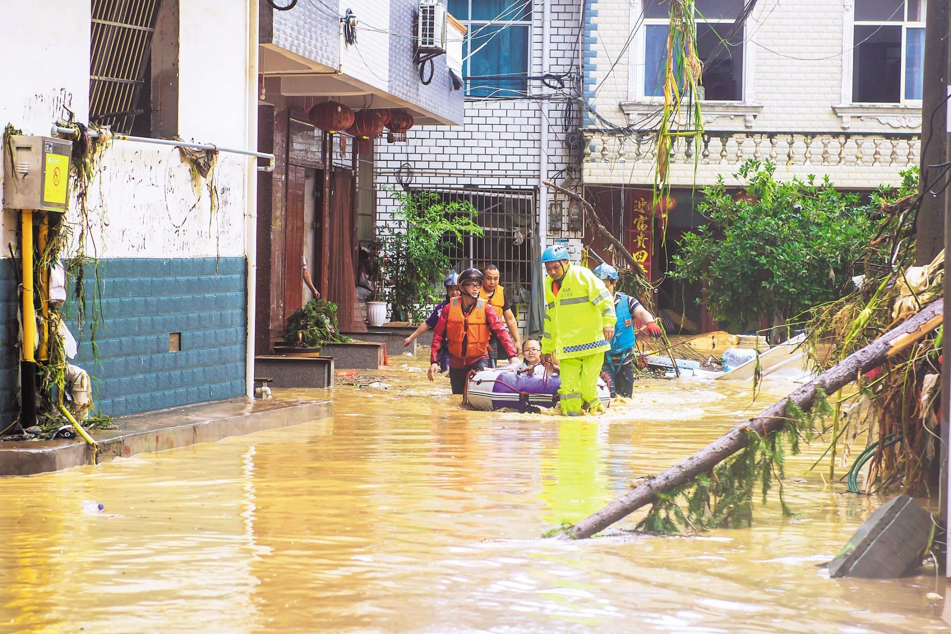 特大暴雨袭建始