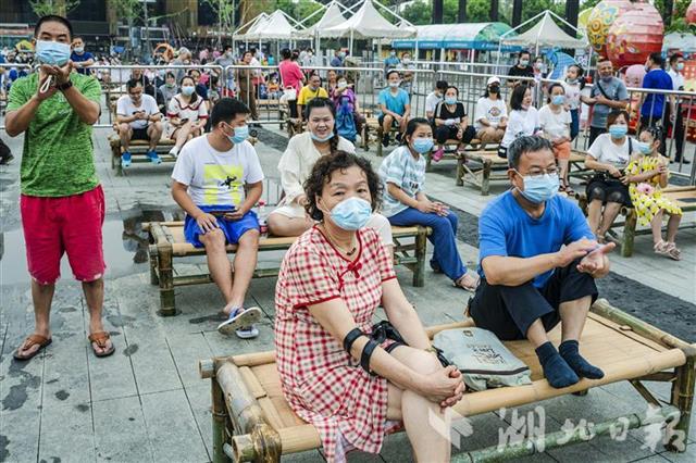 |武汉园博园汉口里竹床文化节吸引游人