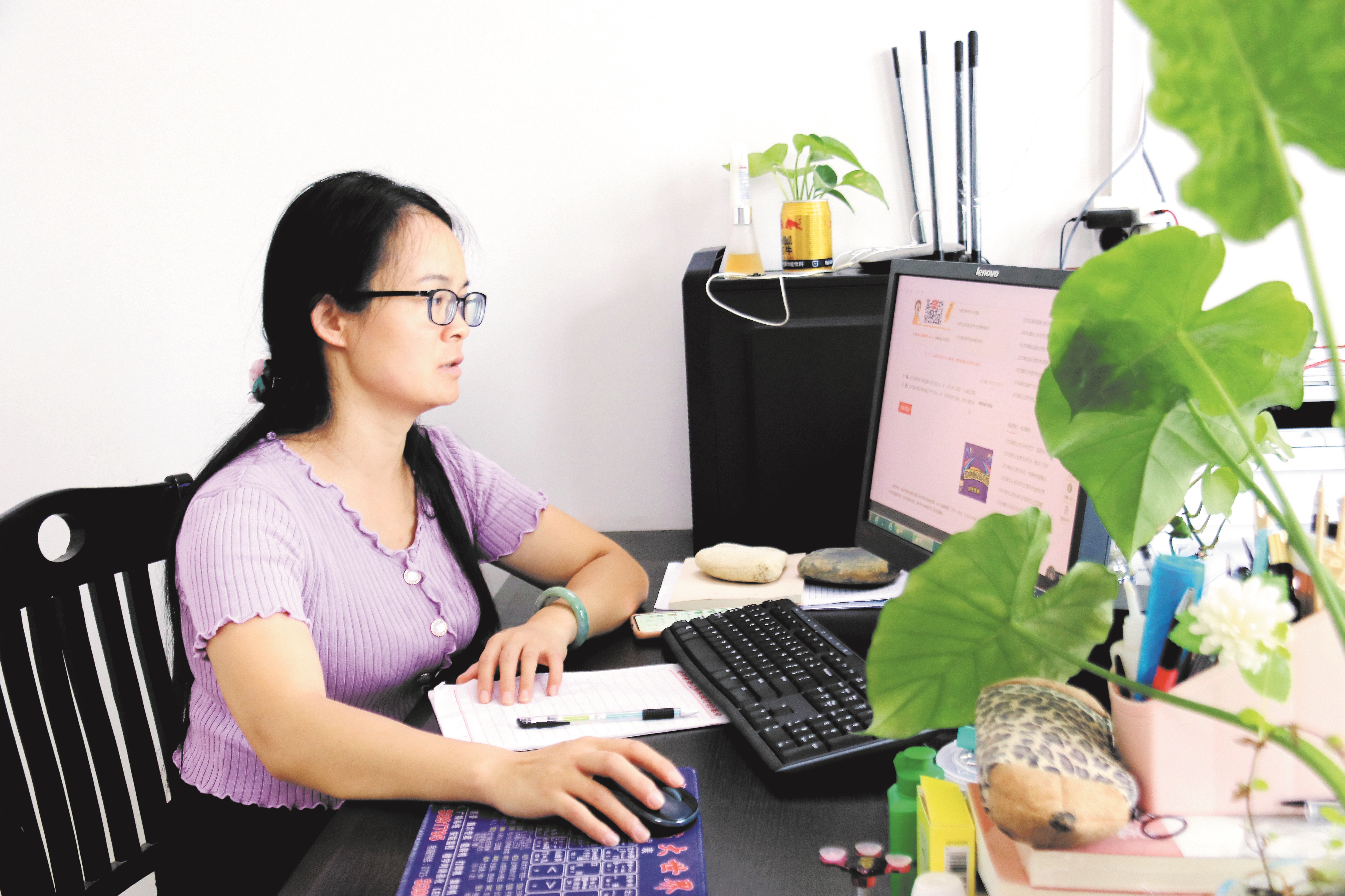 |年年高票当选奔走57趟供菜自筹百万建大棚 女村官铺就山村幸福路