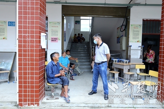 | 黄石市税务局：驻村救灾践初心 结对帮扶担使命