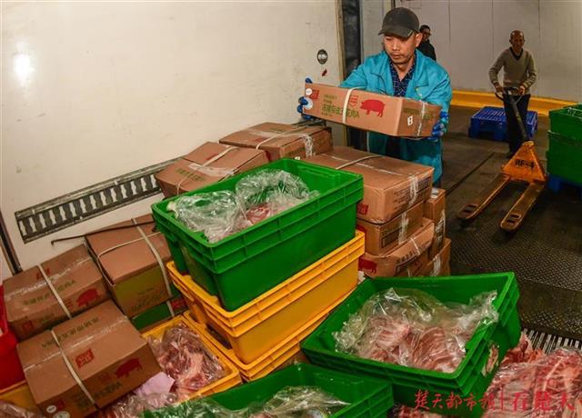 |2000吨政府储备冻猪肉今日投放，江夏多家超市率先上架