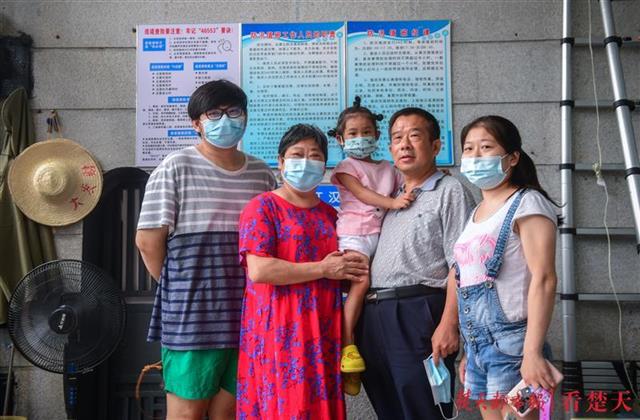 |全家组团到防汛闸口慰问“防汛外公”