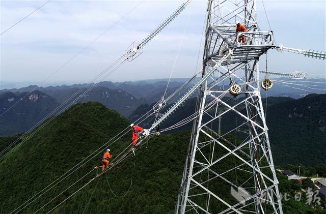 |恩施江坪河水电站输电线路竣工