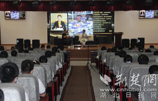 |传承劳模精神 洪山区开展劳模进校园活动