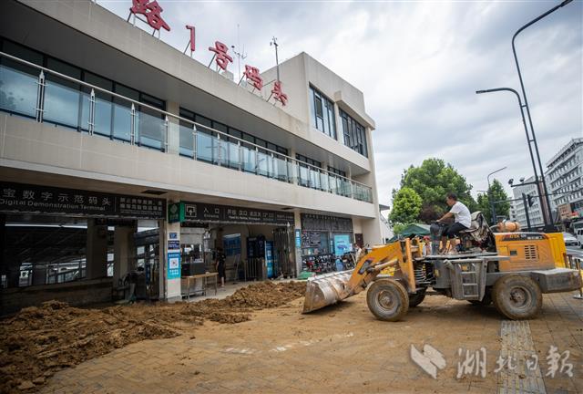 |武汉两江四岸有序封堵闸口，全力战汛